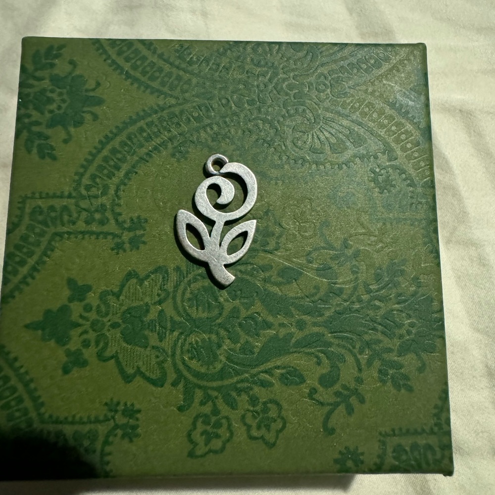 James Avery Retired  Flower